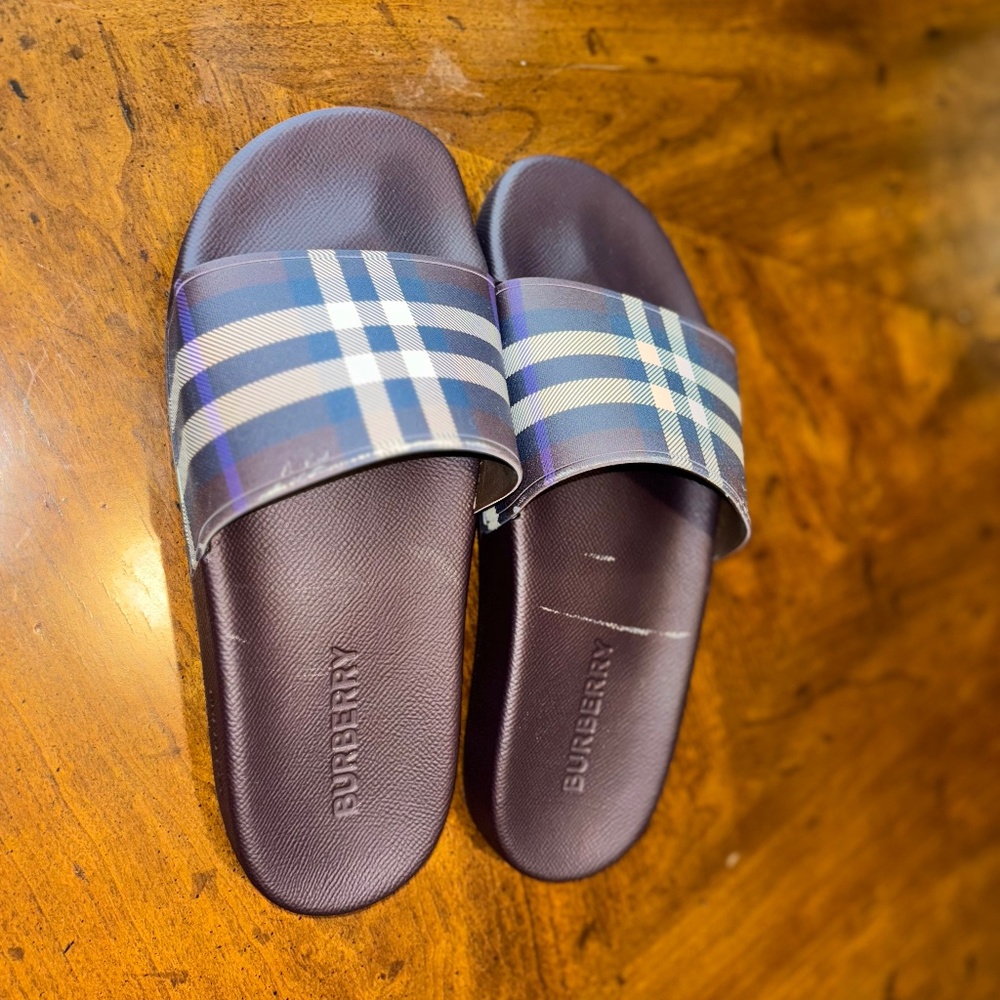 Size 39 Burberry Slides